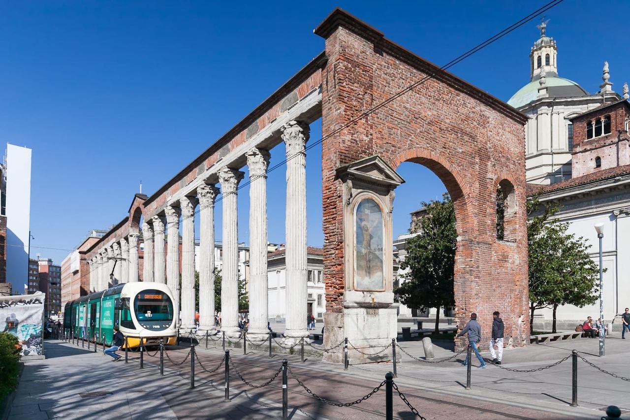 Tropical Micro Studio With Terrace And Duomo Views Milan Exterior photo